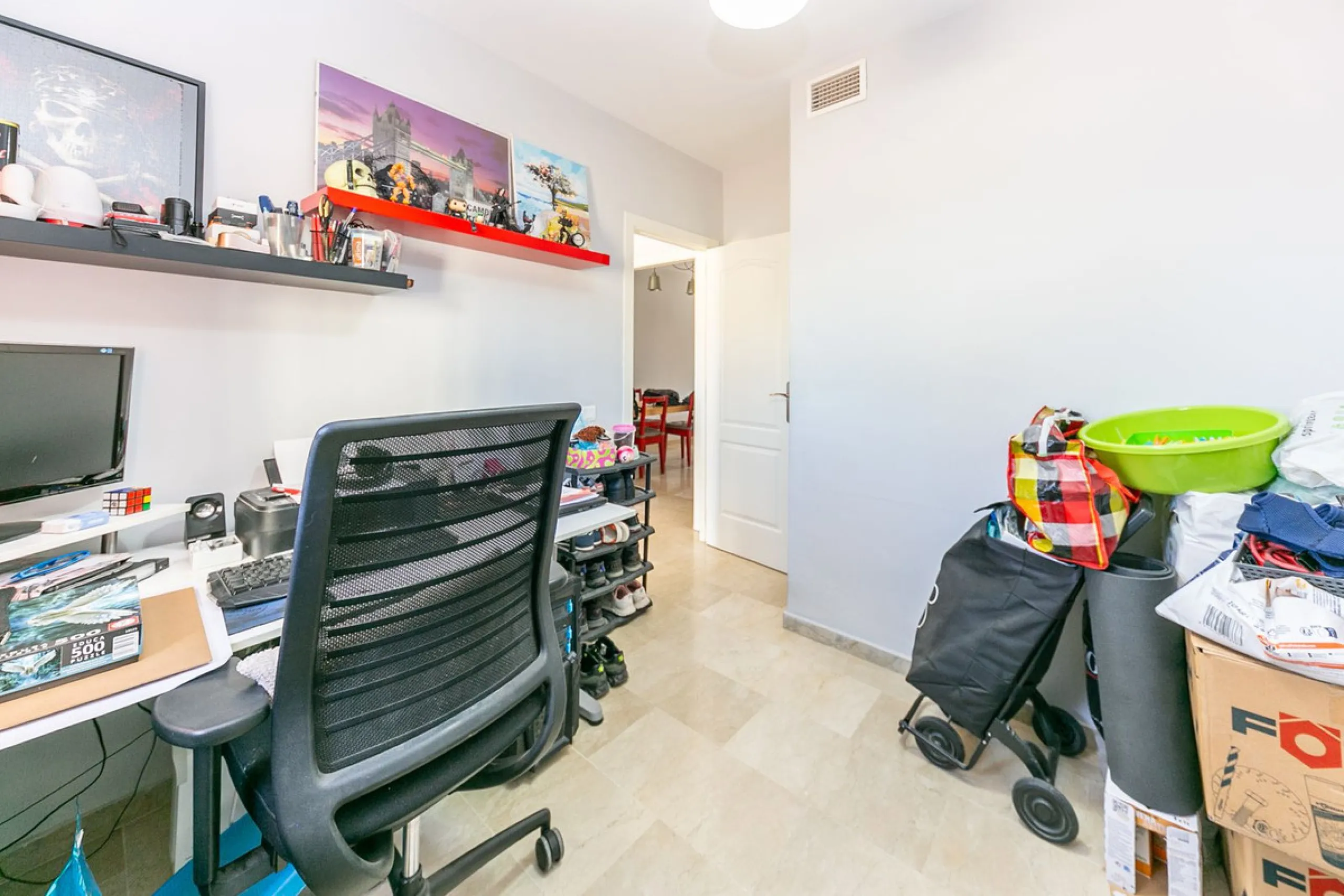 We present this unique property in the Torrequebrada Shopping Centre area.