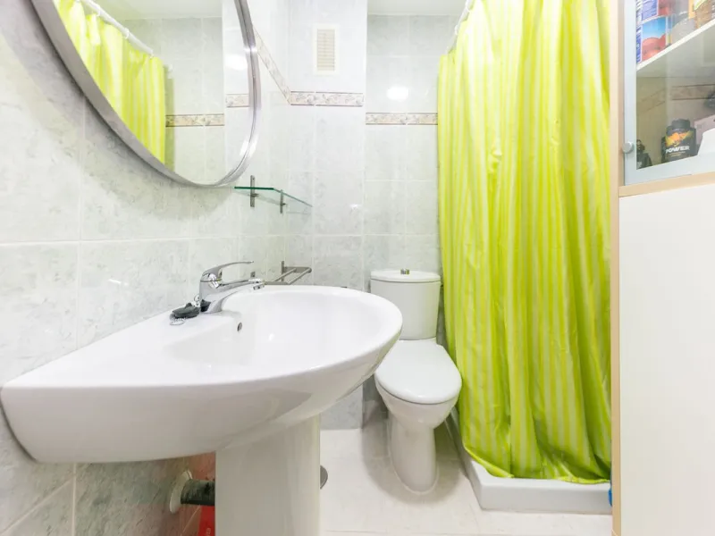 We present this unique property in the Torrequebrada Shopping Centre area.