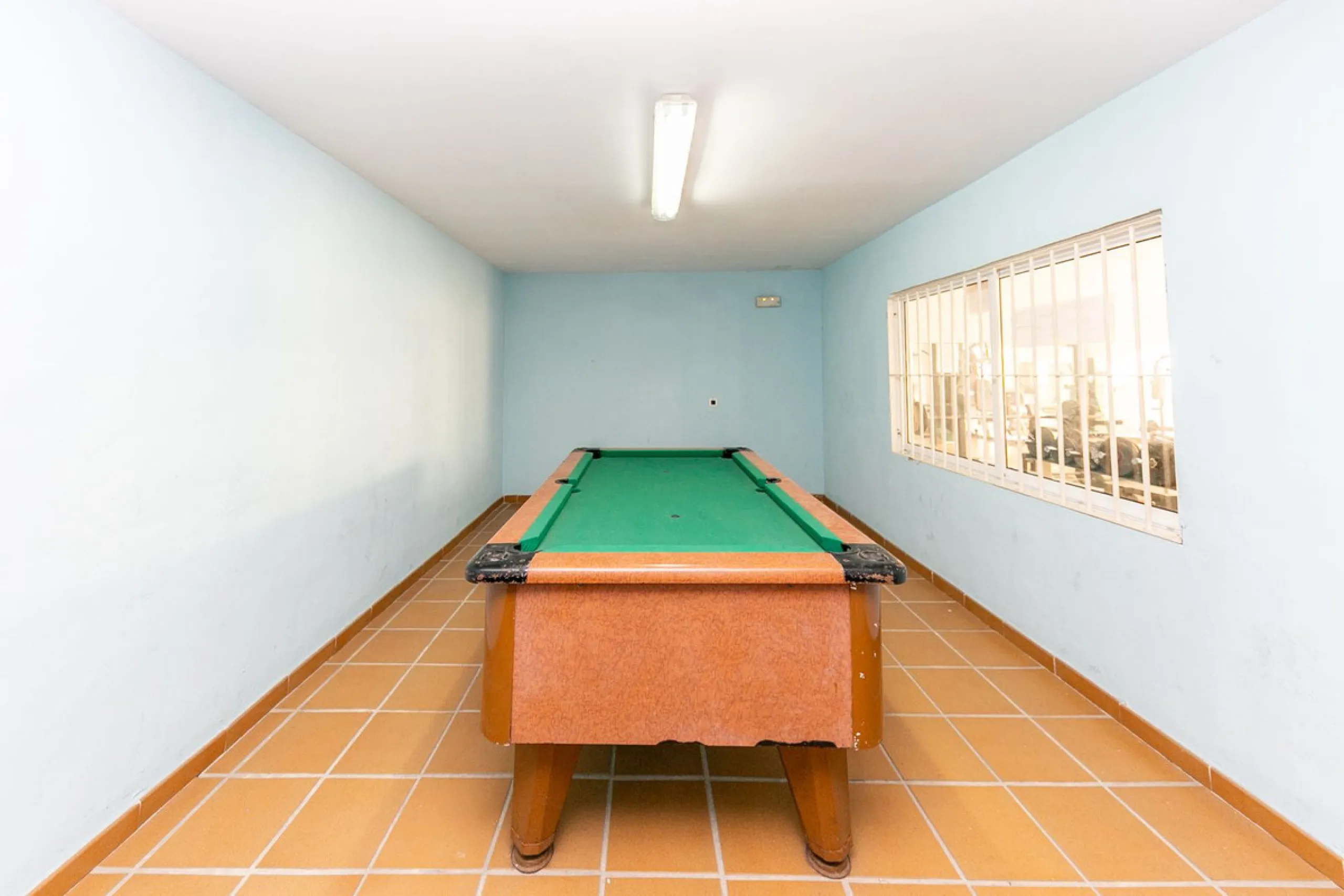 We present this unique property in the Torrequebrada Shopping Centre area.
