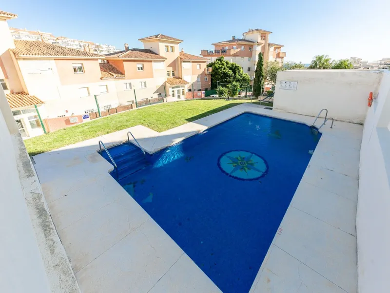We present this unique property in the Torrequebrada Shopping Centre area.