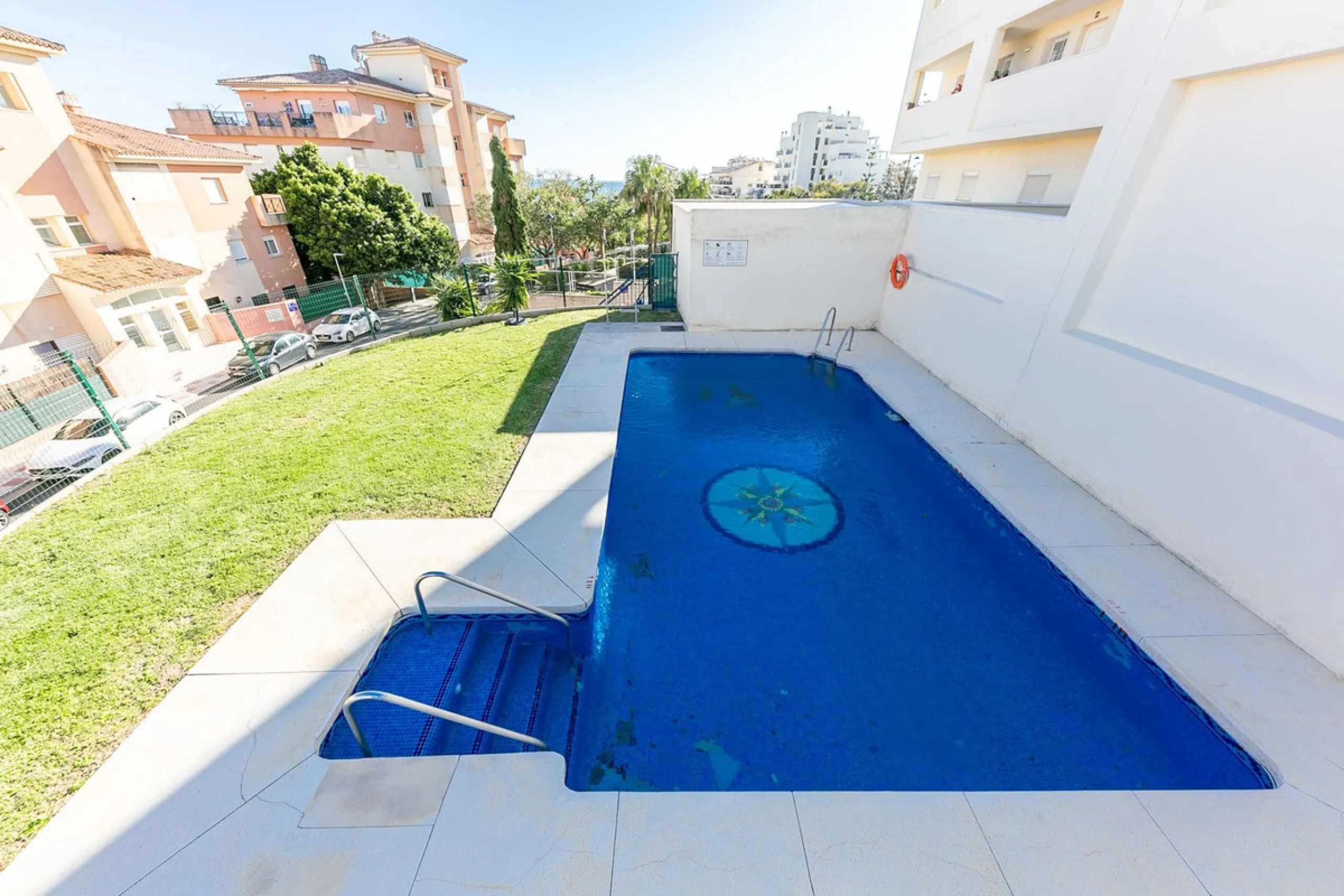 We present this unique property in the Torrequebrada Shopping Centre area.