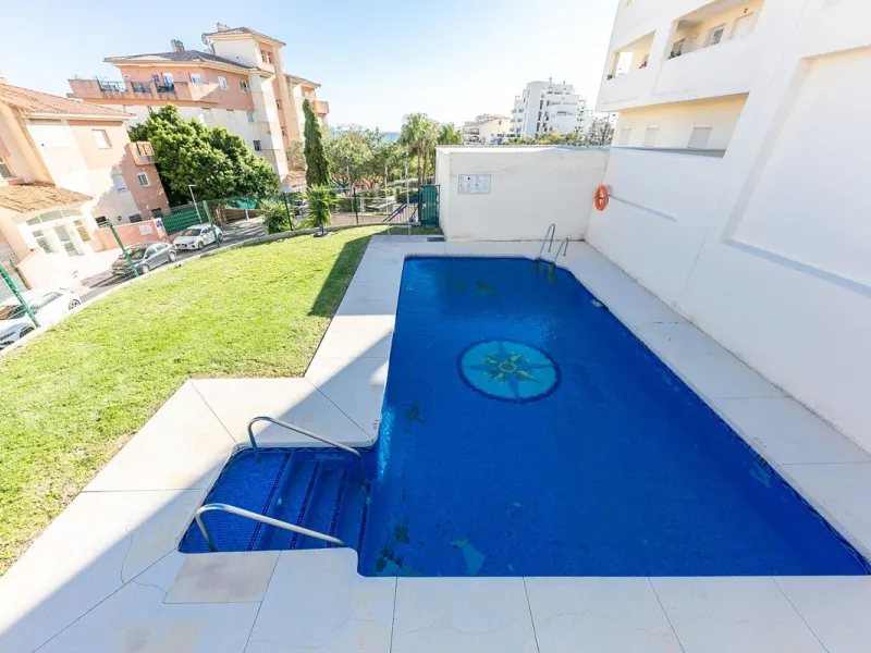 We present this unique property in the Torrequebrada Shopping Centre area.