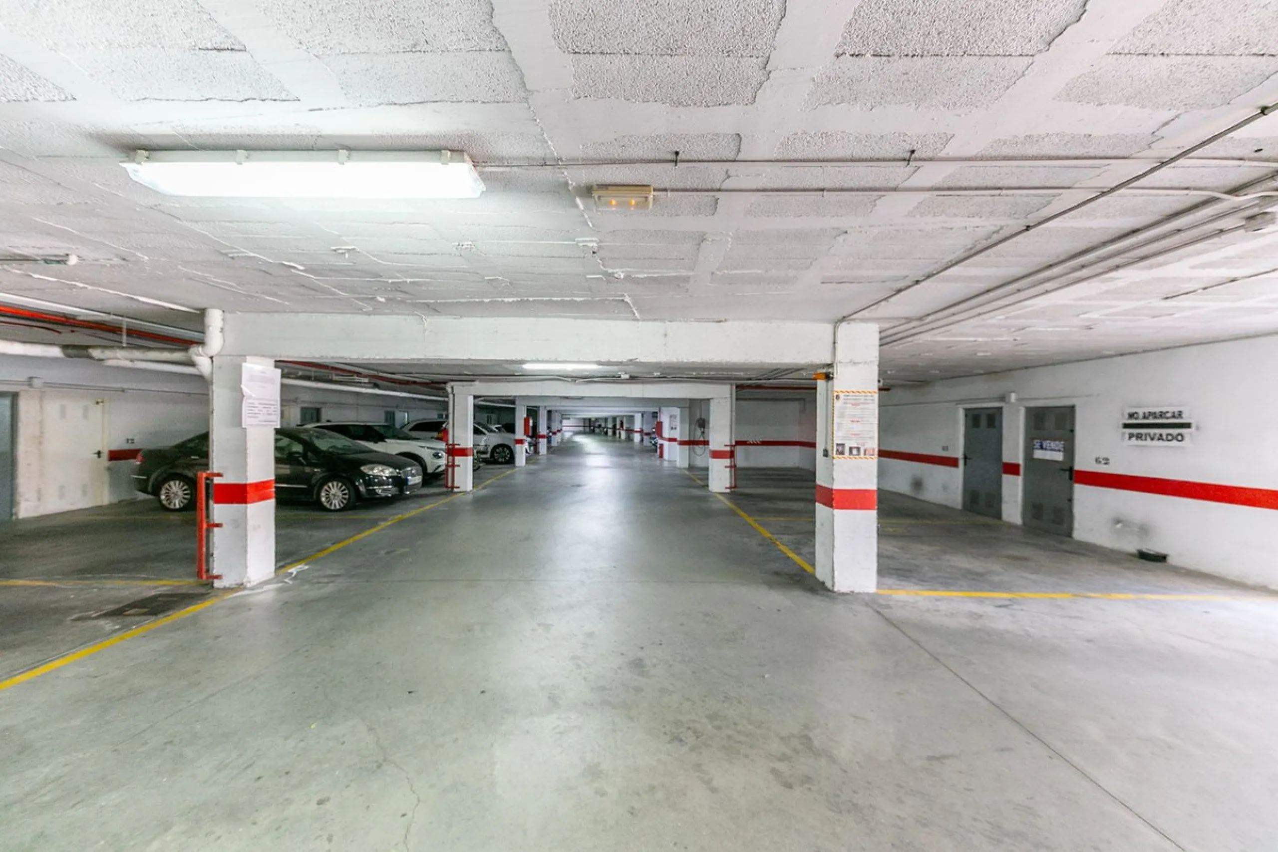 We present this unique property in the Torrequebrada Shopping Centre area.