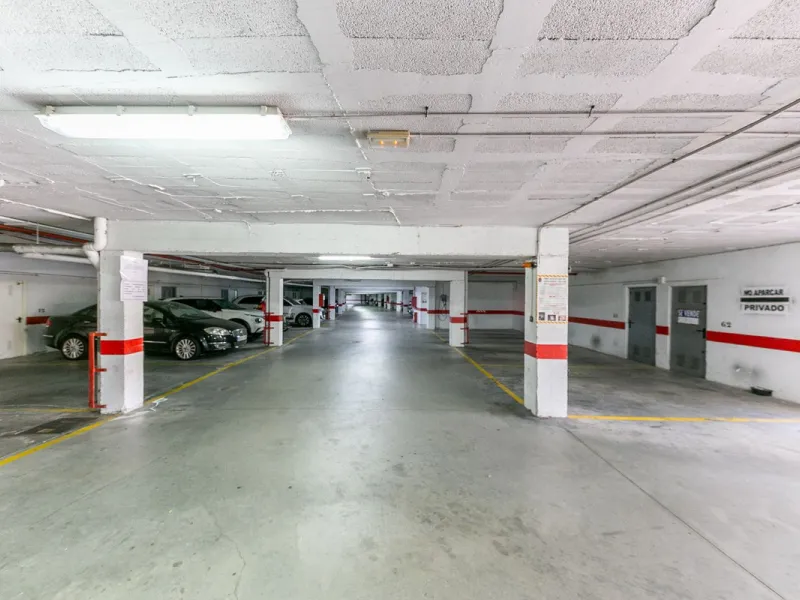 We present this unique property in the Torrequebrada Shopping Centre area.
