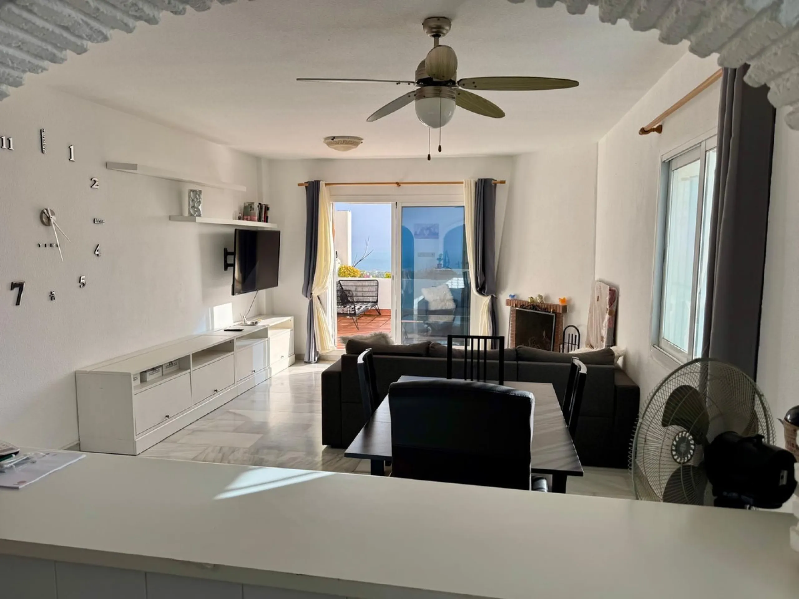 Apartment - Middle Floor Apartment в продаже в Mijas, Málaga. В доме 2 спален и 2 ванных комнат. Площадь дома 82 м²
