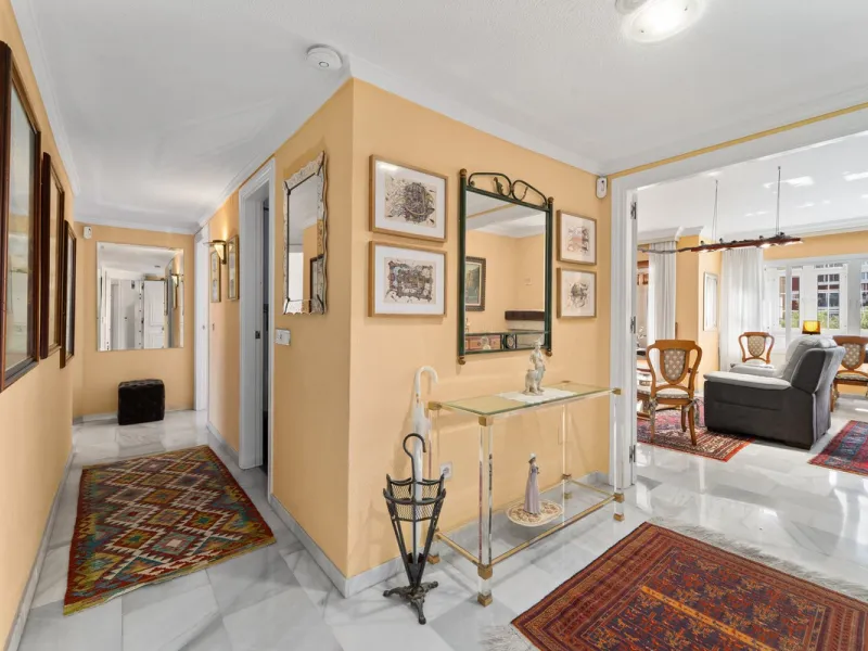 Spacious 3-Bedroom Apartment with Optional Double Private Parking and Storage Room in Mijas Costa, next to Fuengirola.