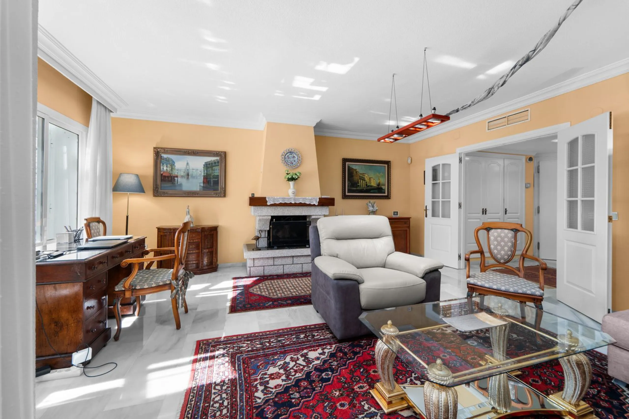 Spacious 3-Bedroom Apartment with Optional Double Private Parking and Storage Room in Mijas Costa, next to Fuengirola.