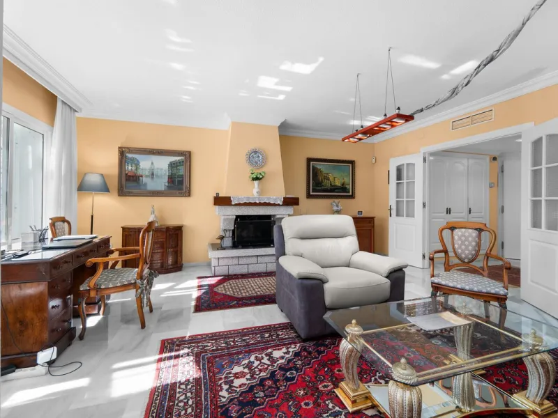 Spacious 3-Bedroom Apartment with Optional Double Private Parking and Storage Room in Mijas Costa, next to Fuengirola.