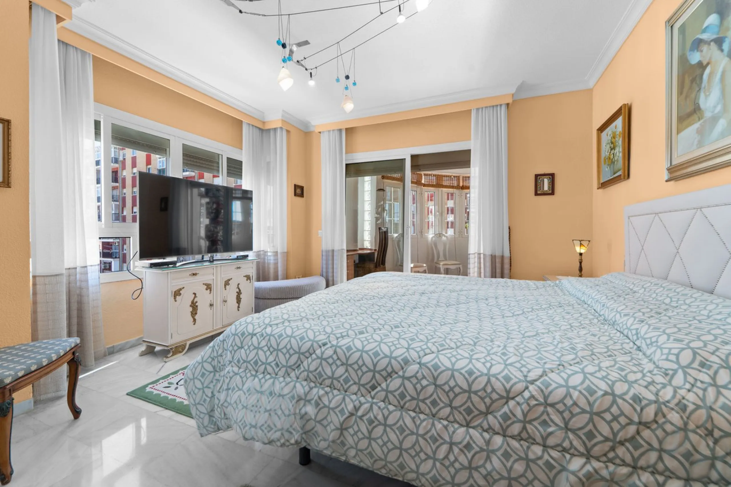 Spacious 3-Bedroom Apartment with Optional Double Private Parking and Storage Room in Mijas Costa, next to Fuengirola.