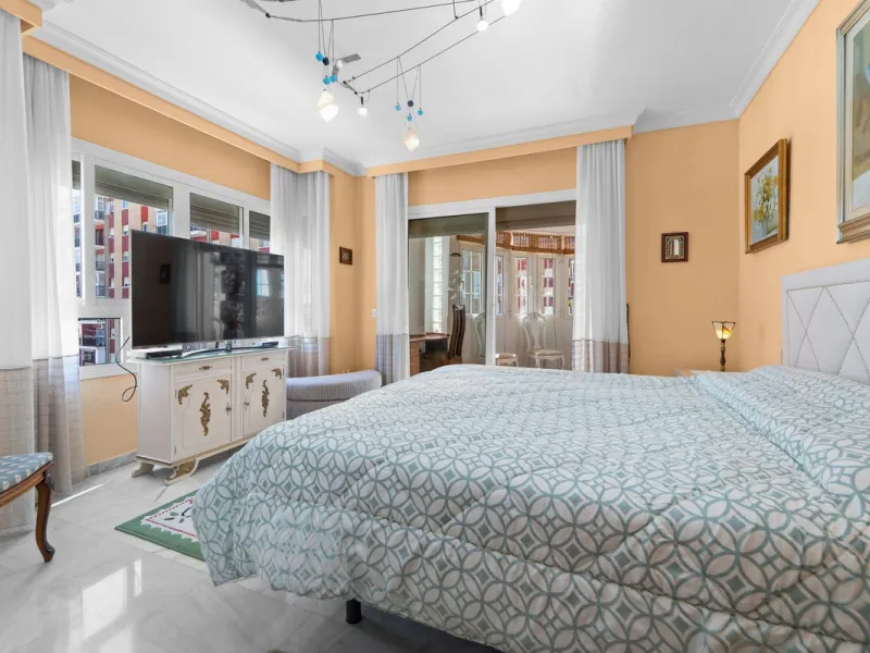 Spacious 3-Bedroom Apartment with Optional Double Private Parking and Storage Room in Mijas Costa, next to Fuengirola.