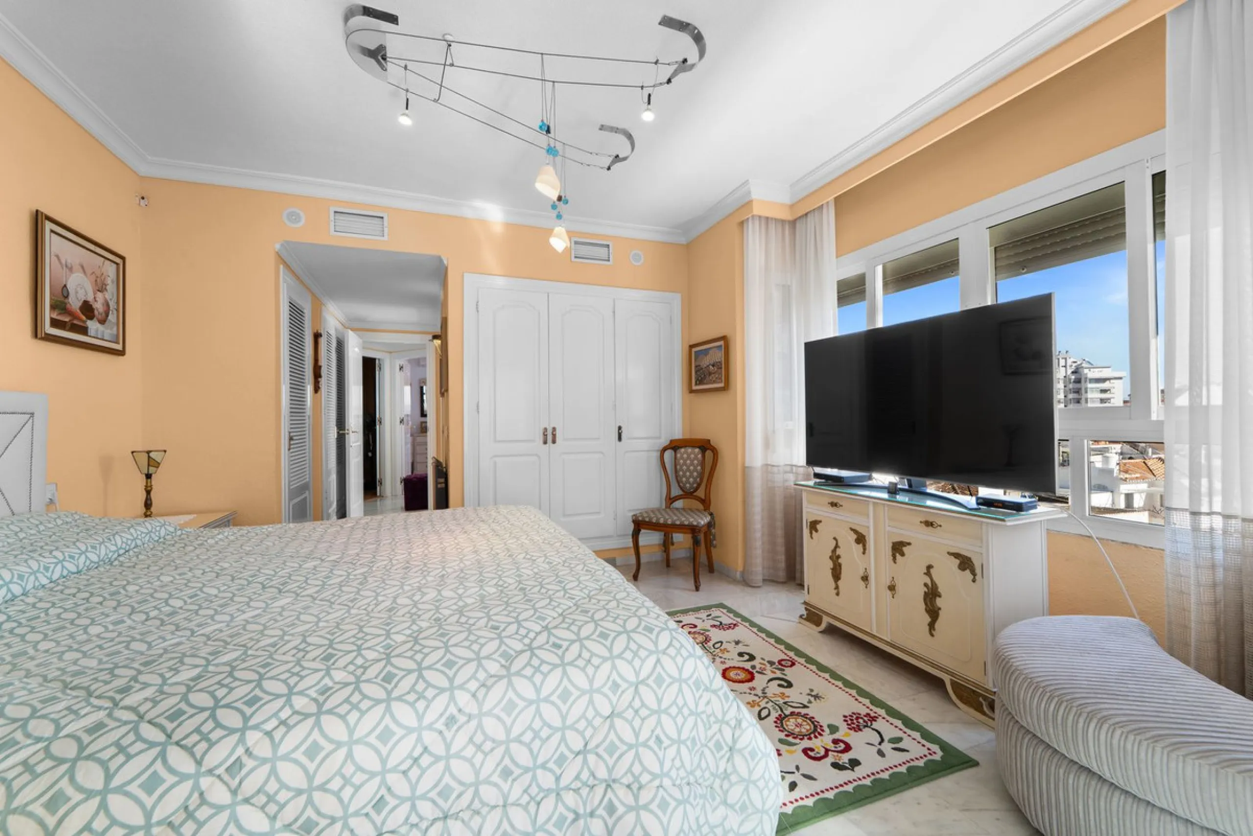 Spacious 3-Bedroom Apartment with Optional Double Private Parking and Storage Room in Mijas Costa, next to Fuengirola.