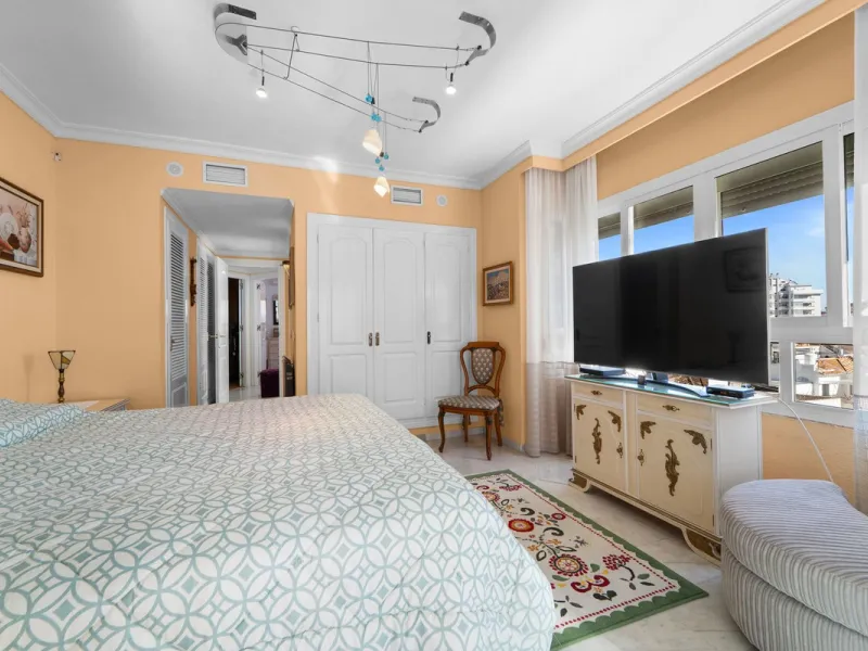 Spacious 3-Bedroom Apartment with Optional Double Private Parking and Storage Room in Mijas Costa, next to Fuengirola.