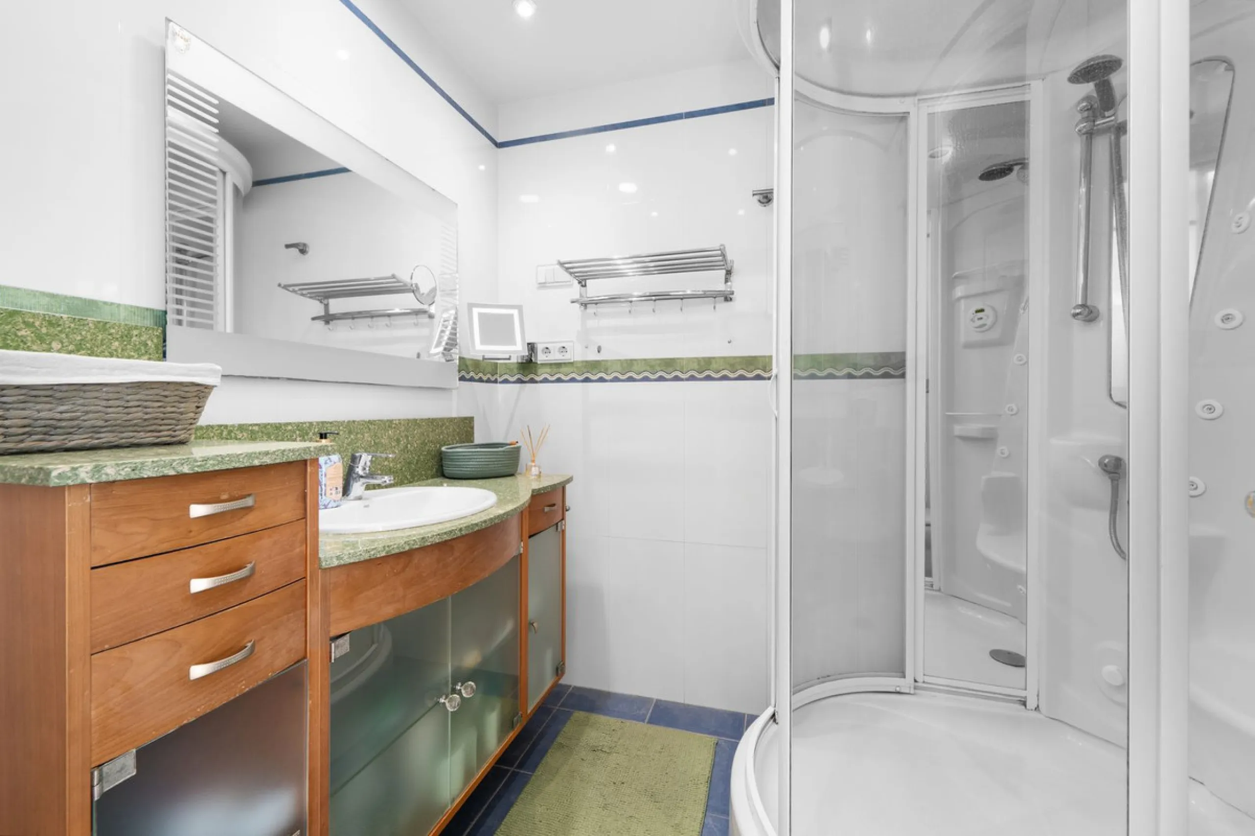 Spacious 3-Bedroom Apartment with Optional Double Private Parking and Storage Room in Mijas Costa, next to Fuengirola.