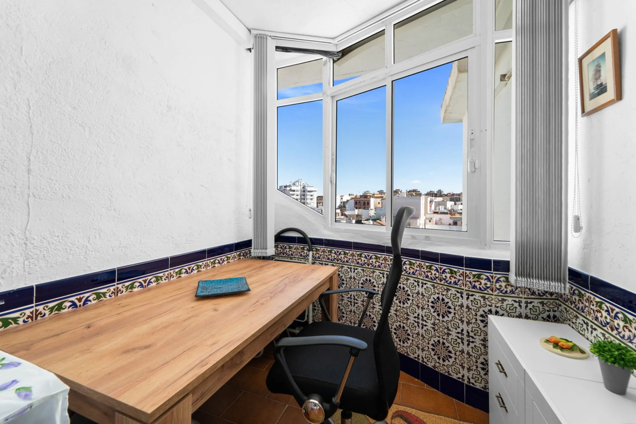 Spacious 3-Bedroom Apartment with Optional Double Private Parking and Storage Room in Mijas Costa, next to Fuengirola.