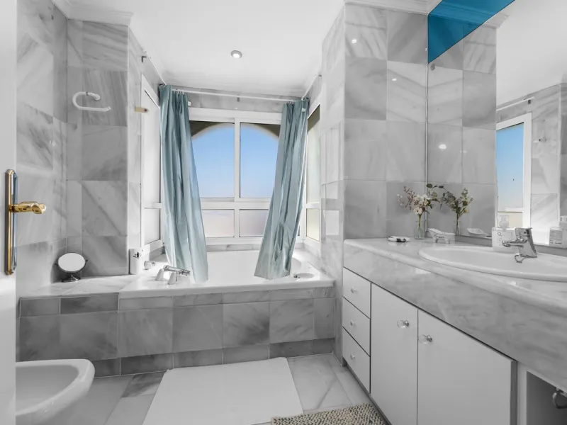 Spacious 3-Bedroom Apartment with Optional Double Private Parking and Storage Room in Mijas Costa, next to Fuengirola.