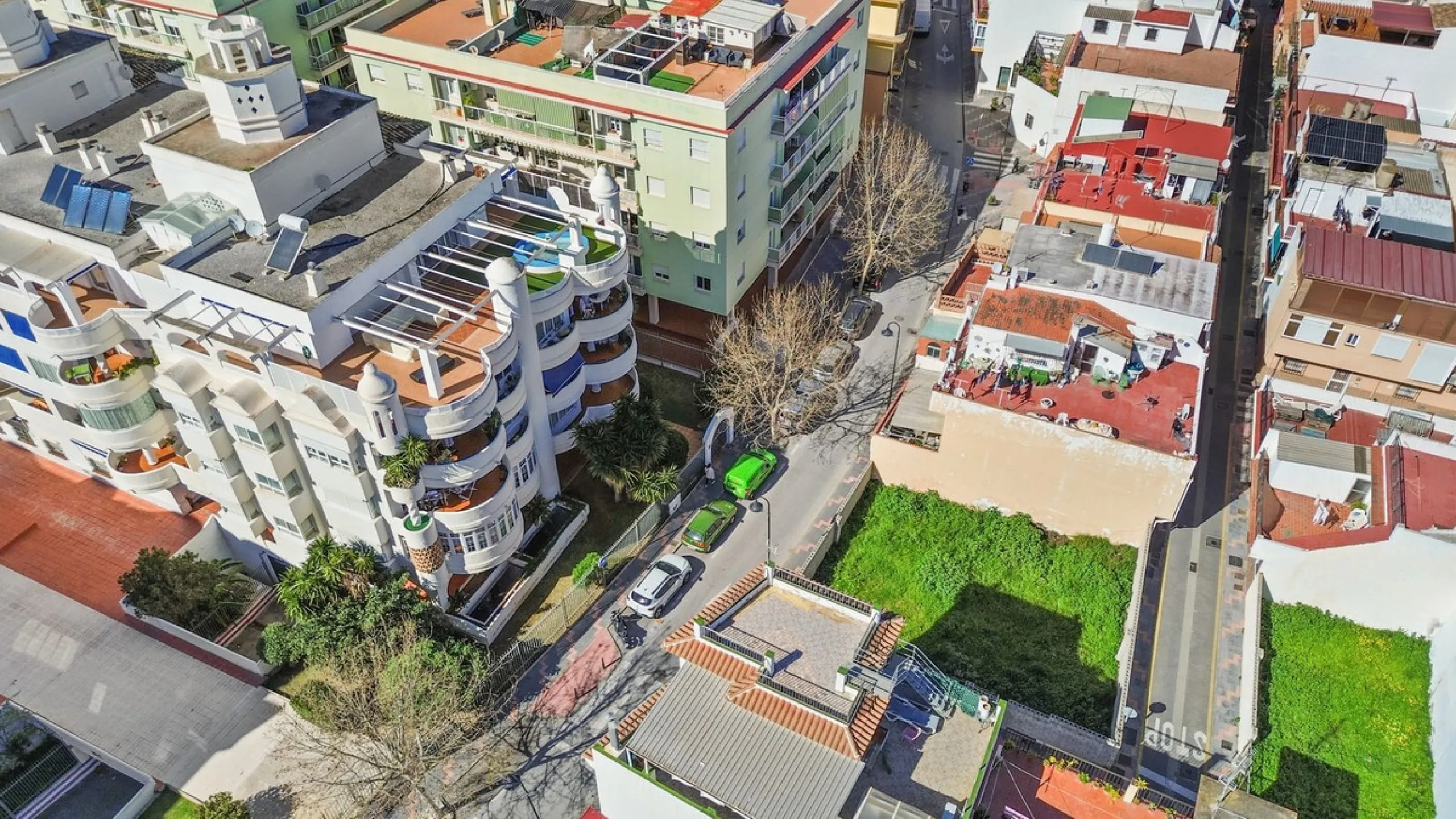 Spacious 3-Bedroom Apartment with Optional Double Private Parking and Storage Room in Mijas Costa, next to Fuengirola.