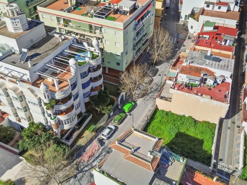 Spacious 3-Bedroom Apartment with Optional Double Private Parking and Storage Room in Mijas Costa, next to Fuengirola.