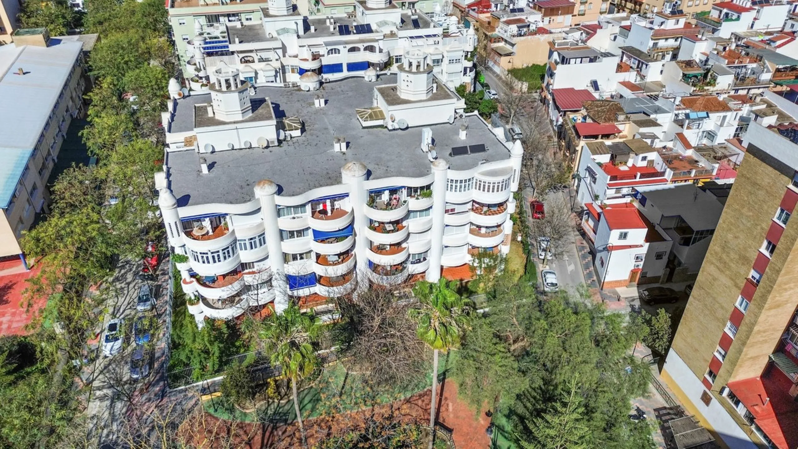 Spacious 3-Bedroom Apartment with Optional Double Private Parking and Storage Room in Mijas Costa, next to Fuengirola.