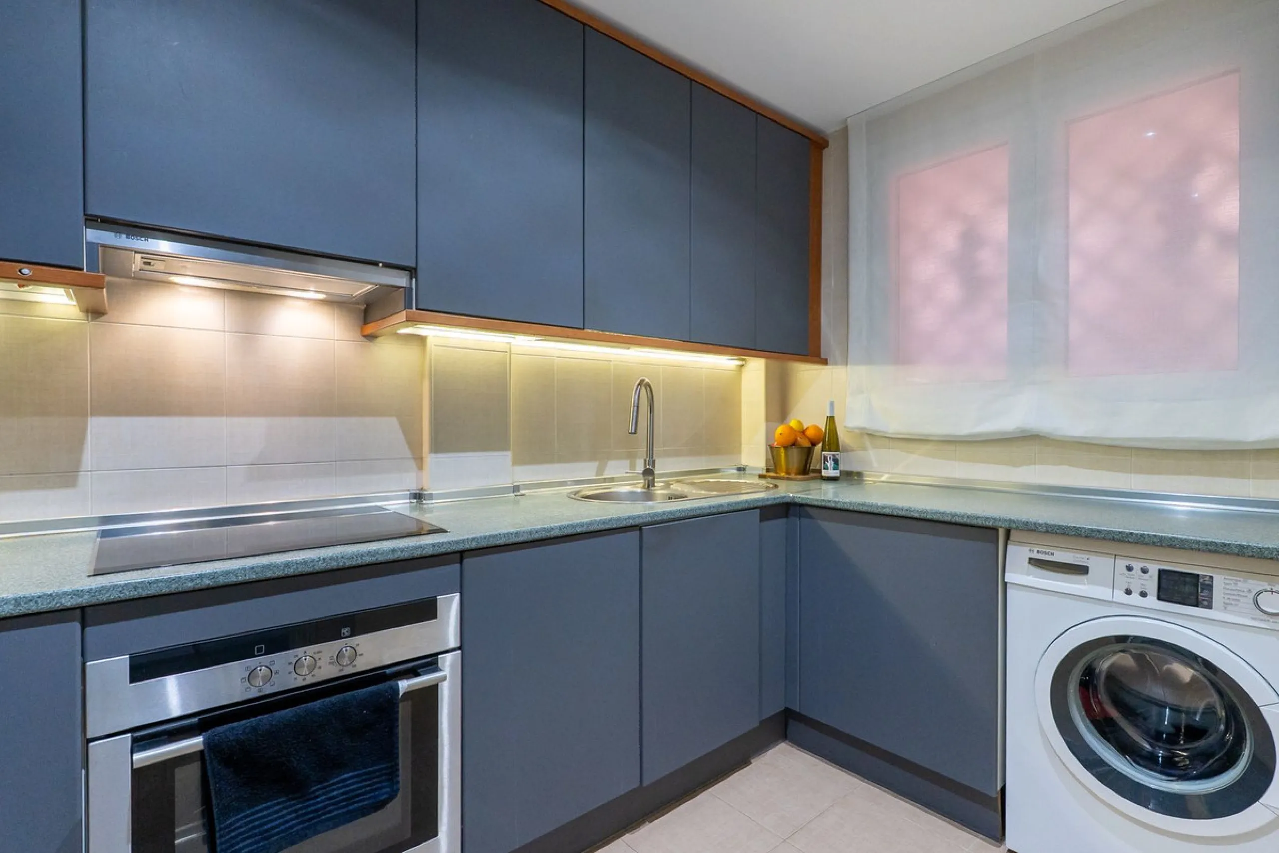 Stunning renovated 2-bedroom, 2-bathroom apartment in the highly desirable area of Riviera del Sol, boasting a prime frontline golf position with beautiful open views across the golf course and towards the lake. Presented in excellent condition throughout