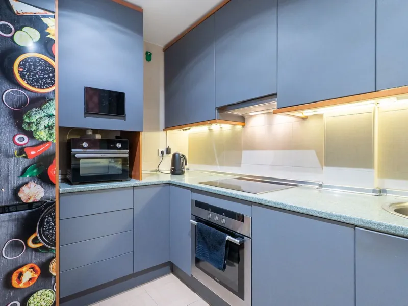 Stunning renovated 2-bedroom, 2-bathroom apartment in the highly desirable area of Riviera del Sol, boasting a prime frontline golf position with beautiful open views across the golf course and towards the lake. Presented in excellent condition throughout