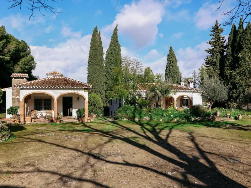 Exclusive Multi-Dwelling Estate in Alhaurín el Grande with 8,300 m² of Land, Private Well and High Investment Potential