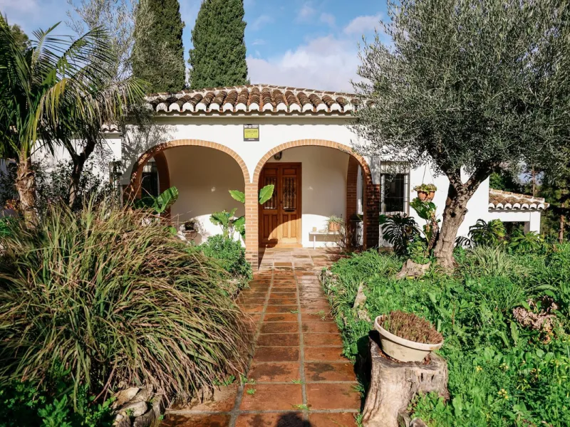 Exclusive Multi-Dwelling Estate in Alhaurín el Grande with 8,300 m² of Land, Private Well and High Investment Potential