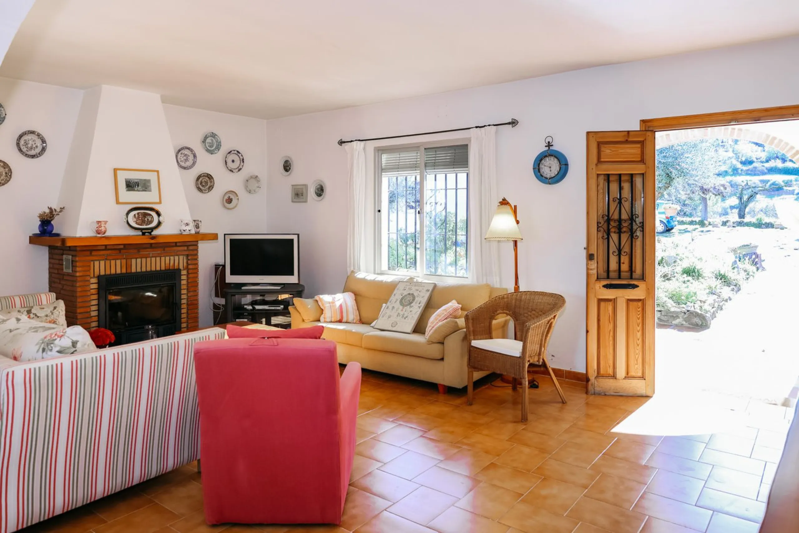 Exclusive Multi-Dwelling Estate in Alhaurín el Grande with 8,300 m² of Land, Private Well and High Investment Potential