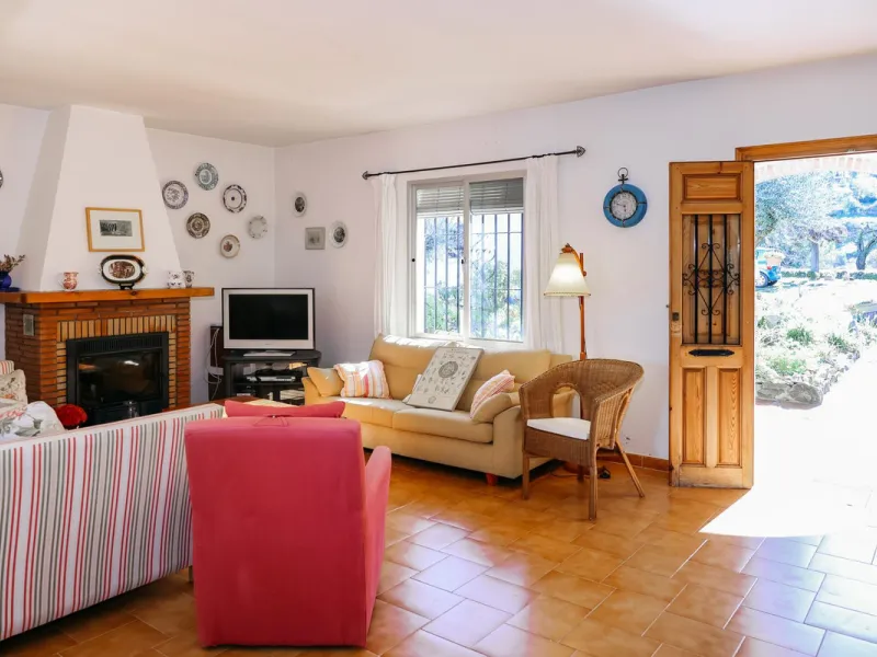 Exclusive Multi-Dwelling Estate in Alhaurín el Grande with 8,300 m² of Land, Private Well and High Investment Potential