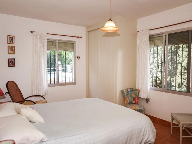 Exclusive Multi-Dwelling Estate in Alhaurín el Grande with 8,300 m² of Land, Private Well and High Investment Potential