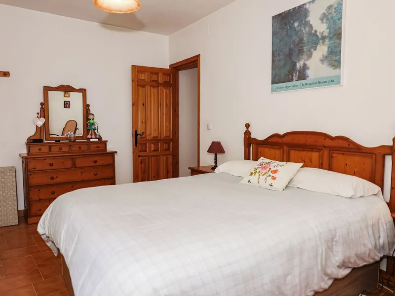 Exclusive Multi-Dwelling Estate in Alhaurín el Grande with 8,300 m² of Land, Private Well and High Investment Potential