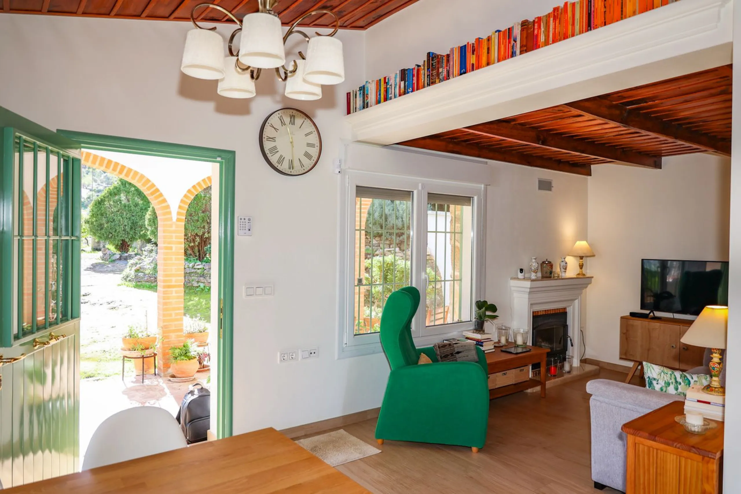Exclusive Multi-Dwelling Estate in Alhaurín el Grande with 8,300 m² of Land, Private Well and High Investment Potential