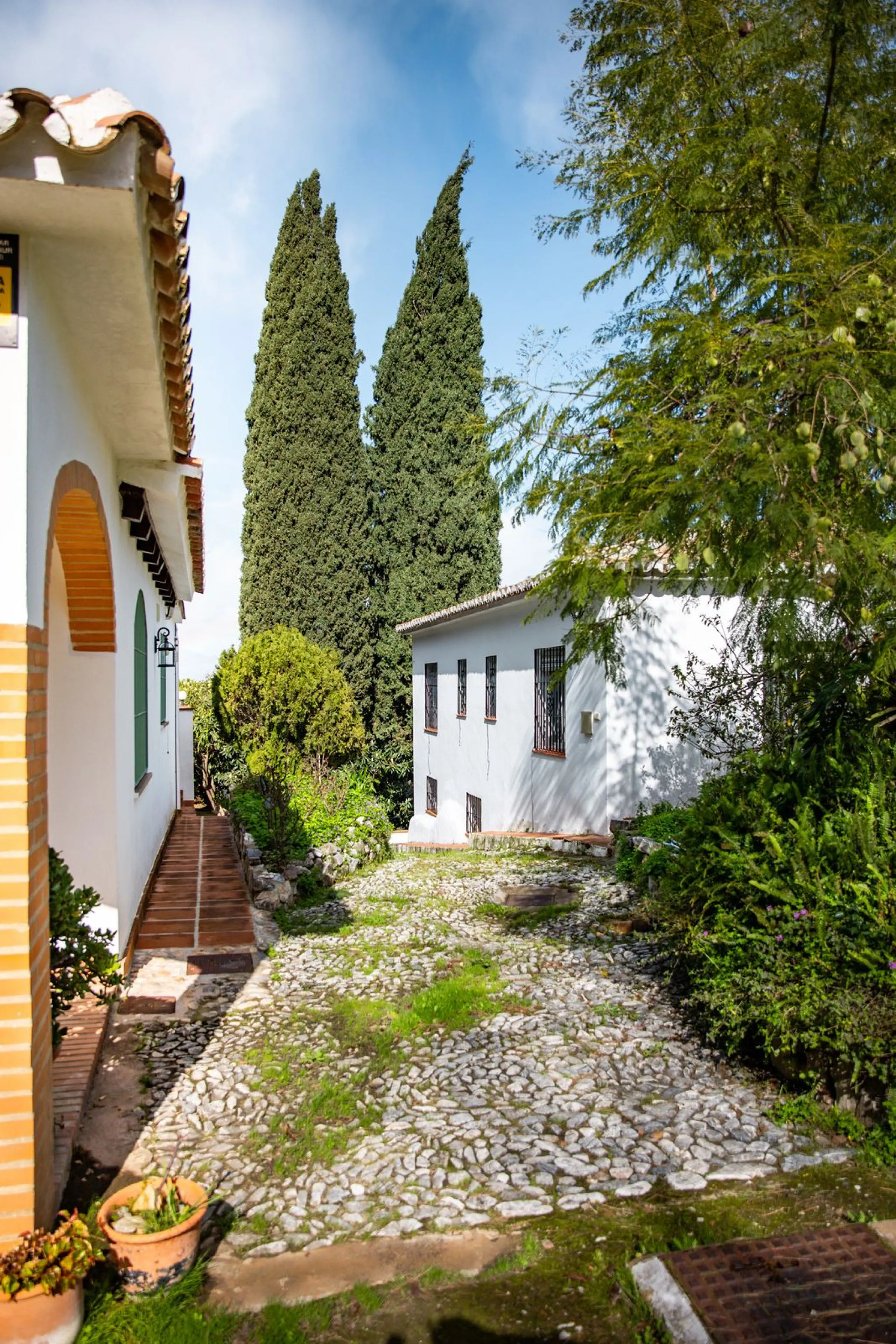 Exclusive Multi-Dwelling Estate in Alhaurín el Grande with 8,300 m² of Land, Private Well and High Investment Potential