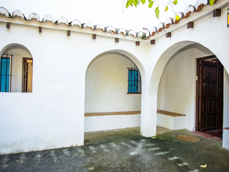 Exclusive Multi-Dwelling Estate in Alhaurín el Grande with 8,300 m² of Land, Private Well and High Investment Potential