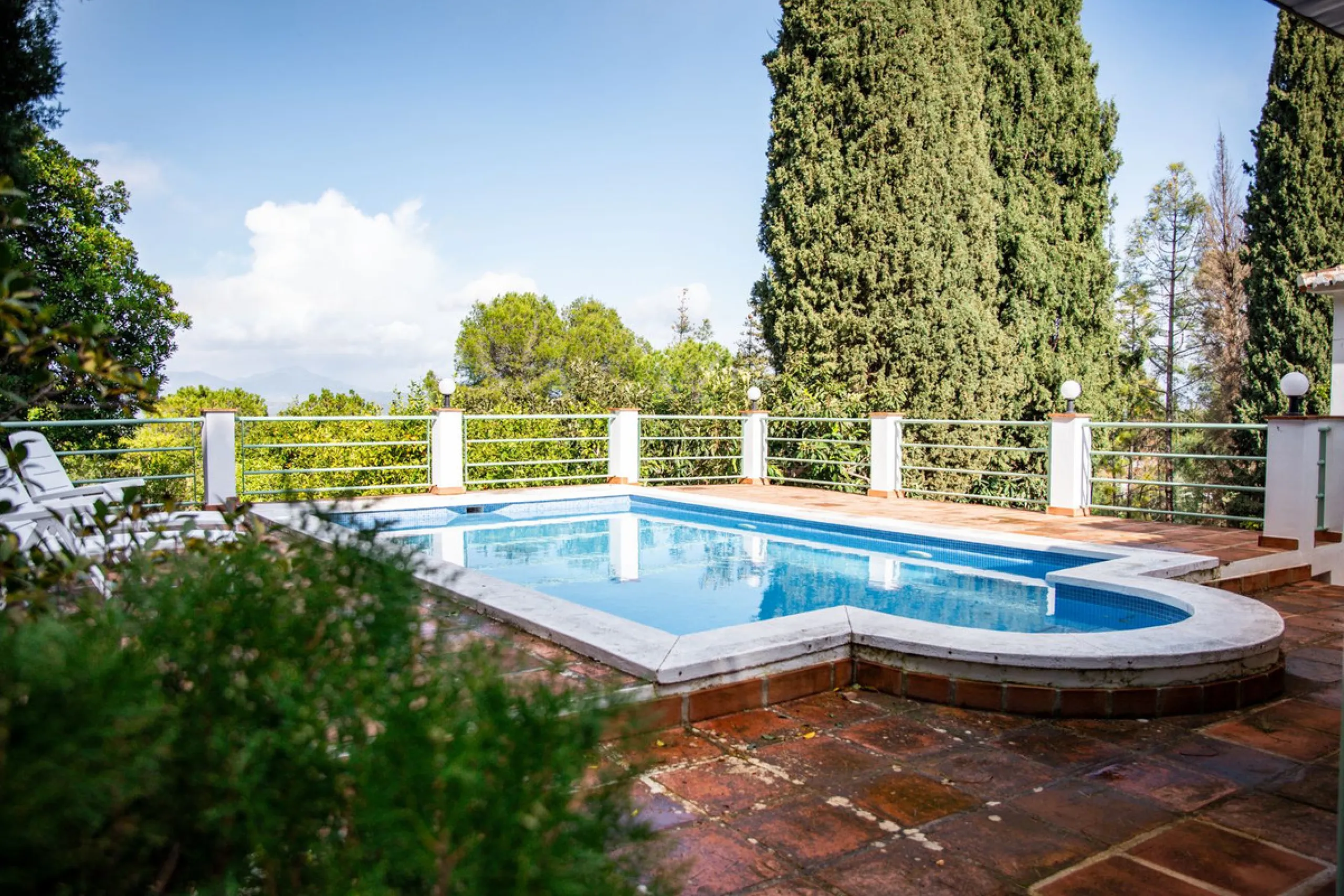 Exclusive Multi-Dwelling Estate in Alhaurín el Grande with 8,300 m² of Land, Private Well and High Investment Potential