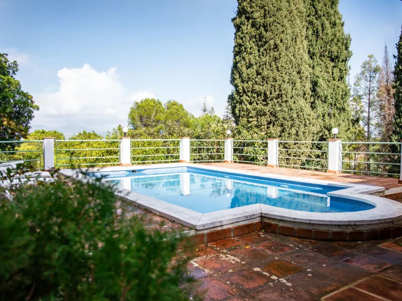 Exclusive Multi-Dwelling Estate in Alhaurín el Grande with 8,300 m² of Land, Private Well and High Investment Potential
