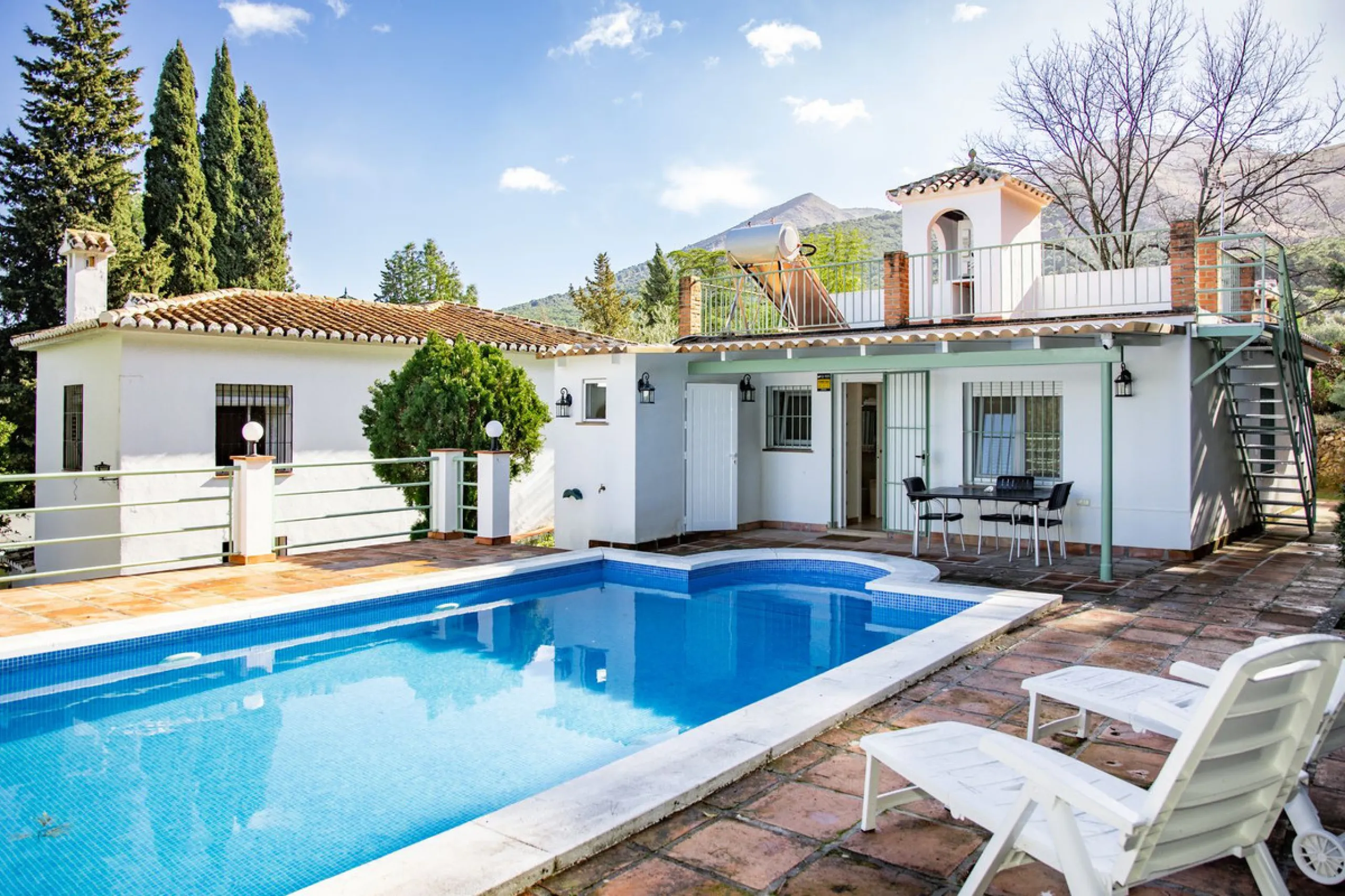 Exclusive Multi-Dwelling Estate in Alhaurín el Grande with 8,300 m² of Land, Private Well and High Investment Potential