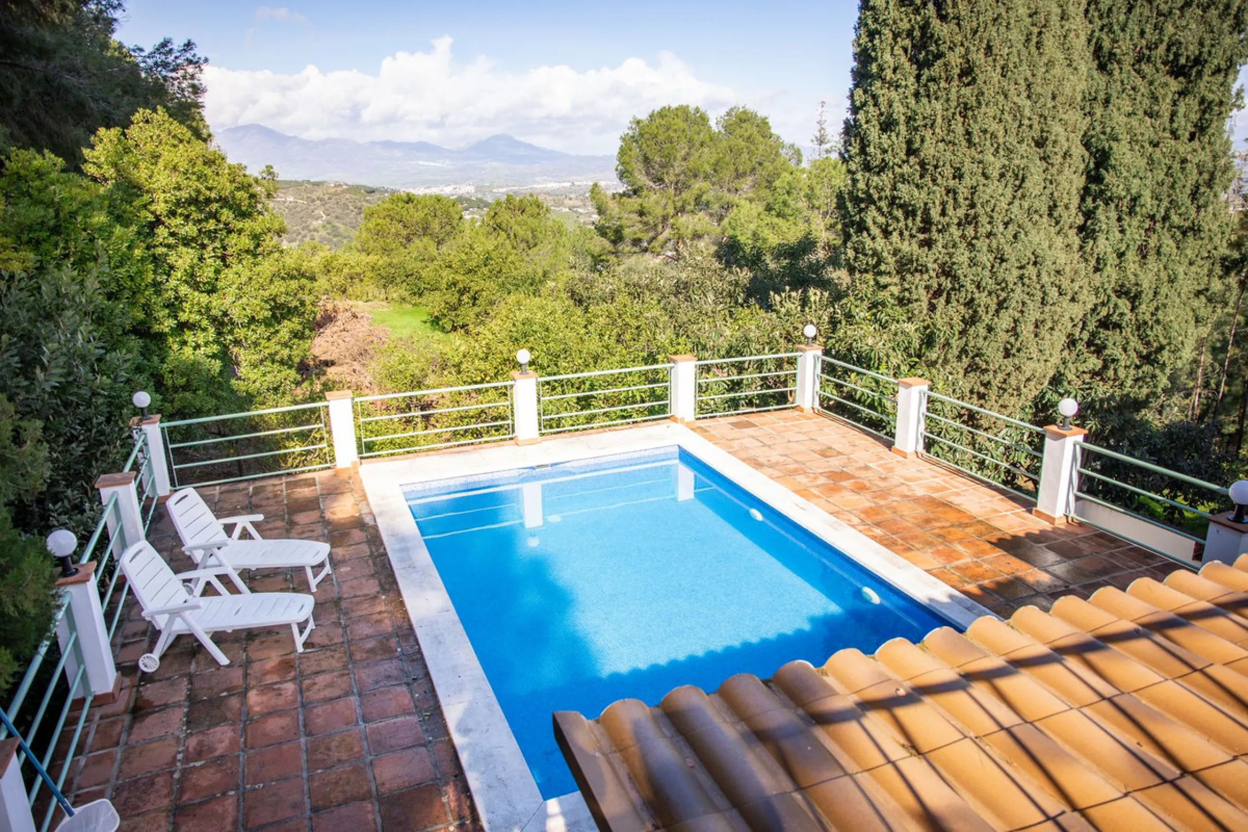 Exclusive Multi-Dwelling Estate in Alhaurín el Grande with 8,300 m² of Land, Private Well and High Investment Potential