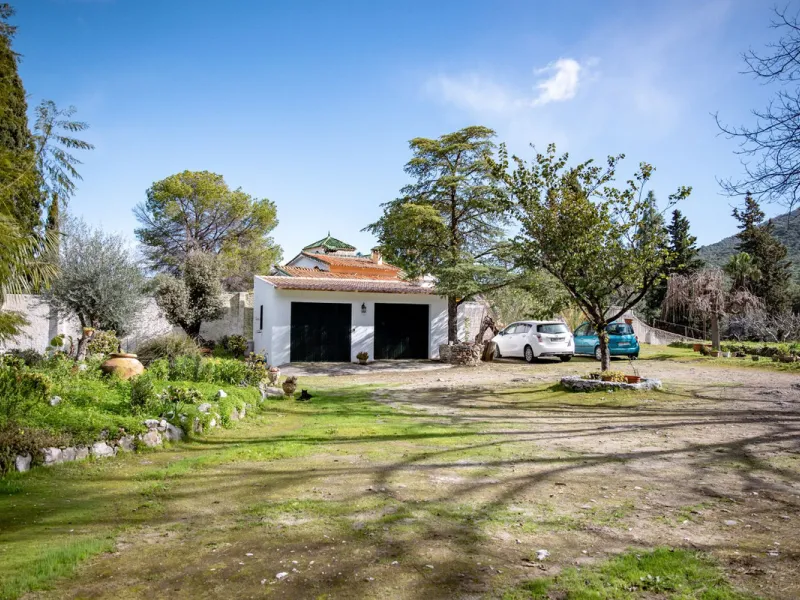 Exclusive Multi-Dwelling Estate in Alhaurín el Grande with 8,300 m² of Land, Private Well and High Investment Potential