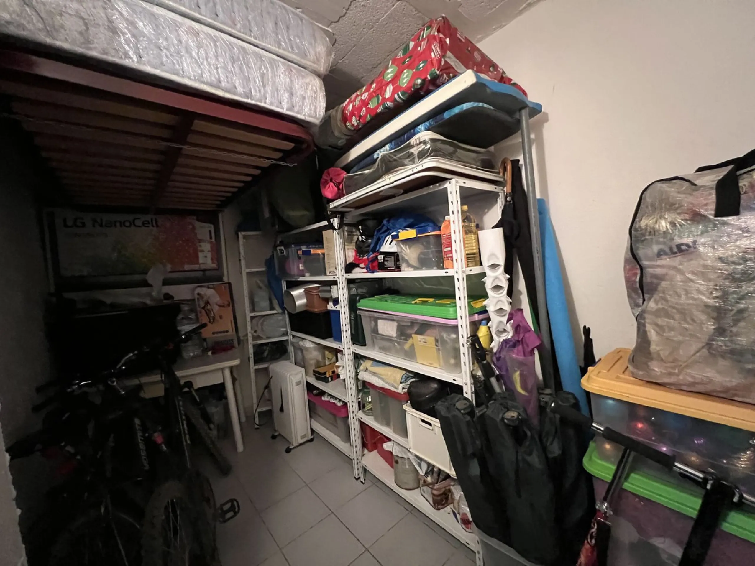 This well positioned 4 bedroom 3 bathroom first floor apartment is spacious, bright and situated in an ideal location. Close to schools, beaches and convenient shops and restaurants. Hacienda del Golf is a community driven urbanisation. With families and 