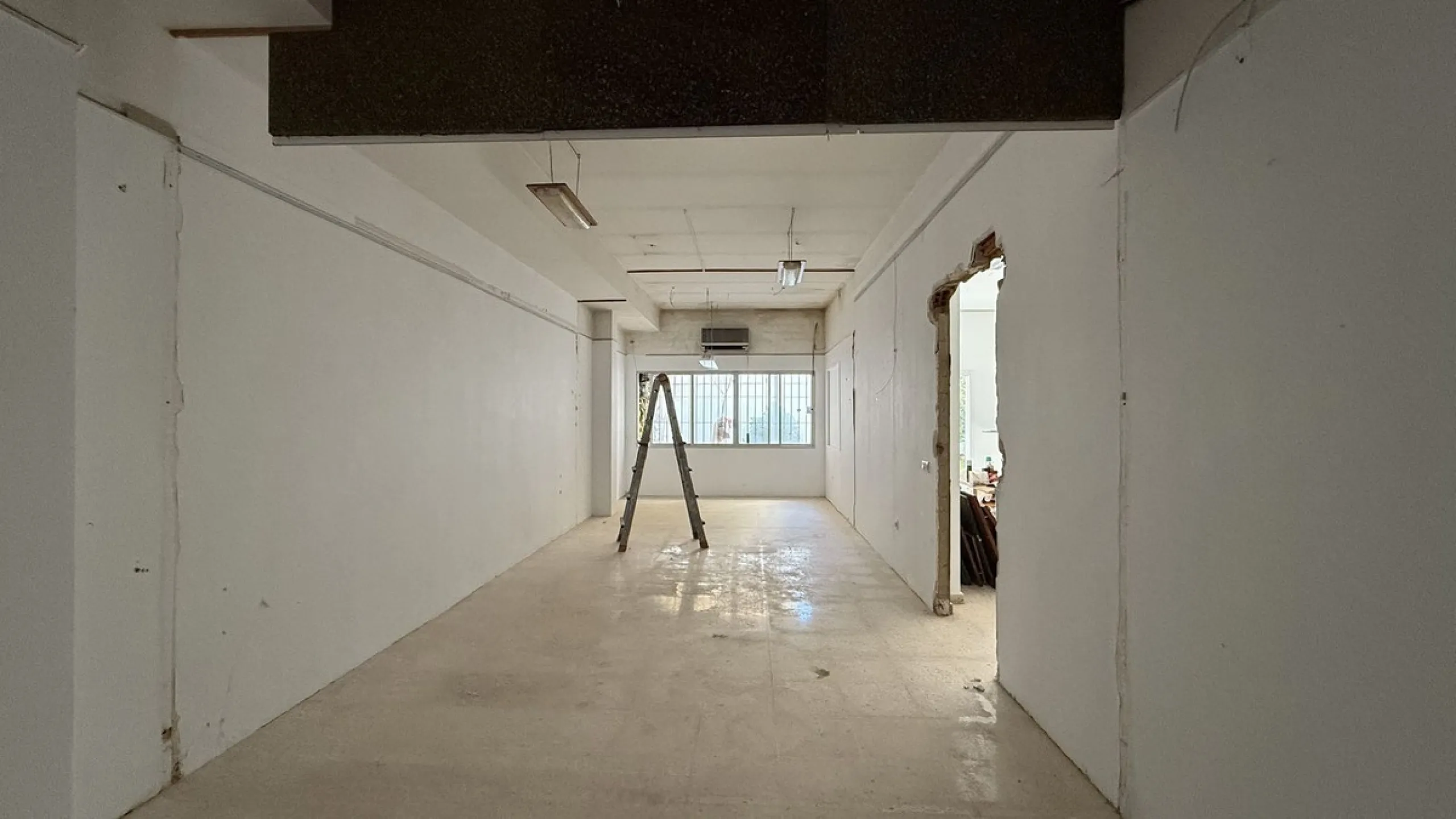 Here you can create something unique and  truly spectacular on 319 m² of interior space plus 120 m² of terrace with the potential to become something totally amazing or just making a good investment building several apartments. The location is in one of t