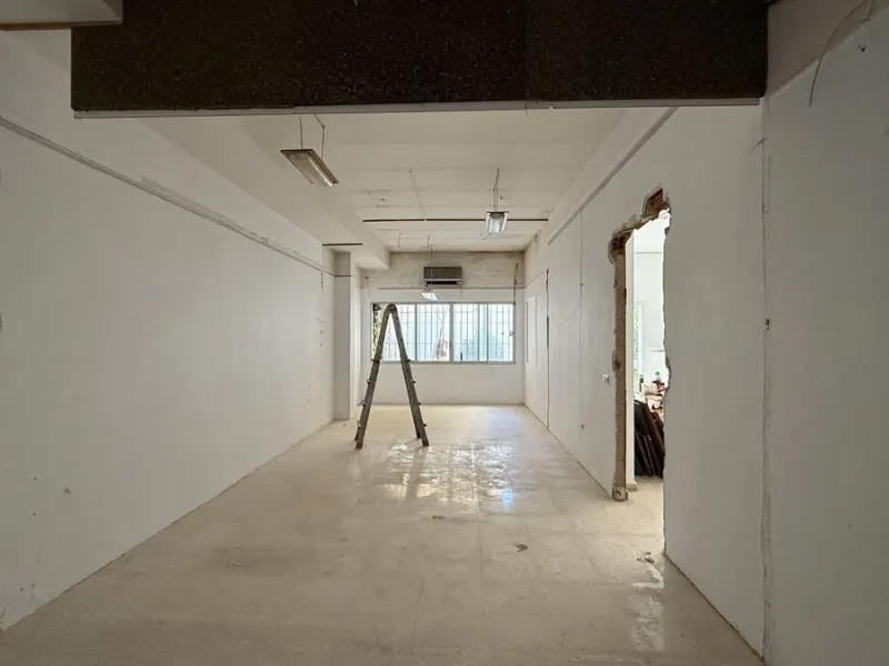 Here you can create something unique and  truly spectacular on 319 m² of interior space plus 120 m² of terrace with the potential to become something totally amazing or just making a good investment building several apartments. The location is in one of t