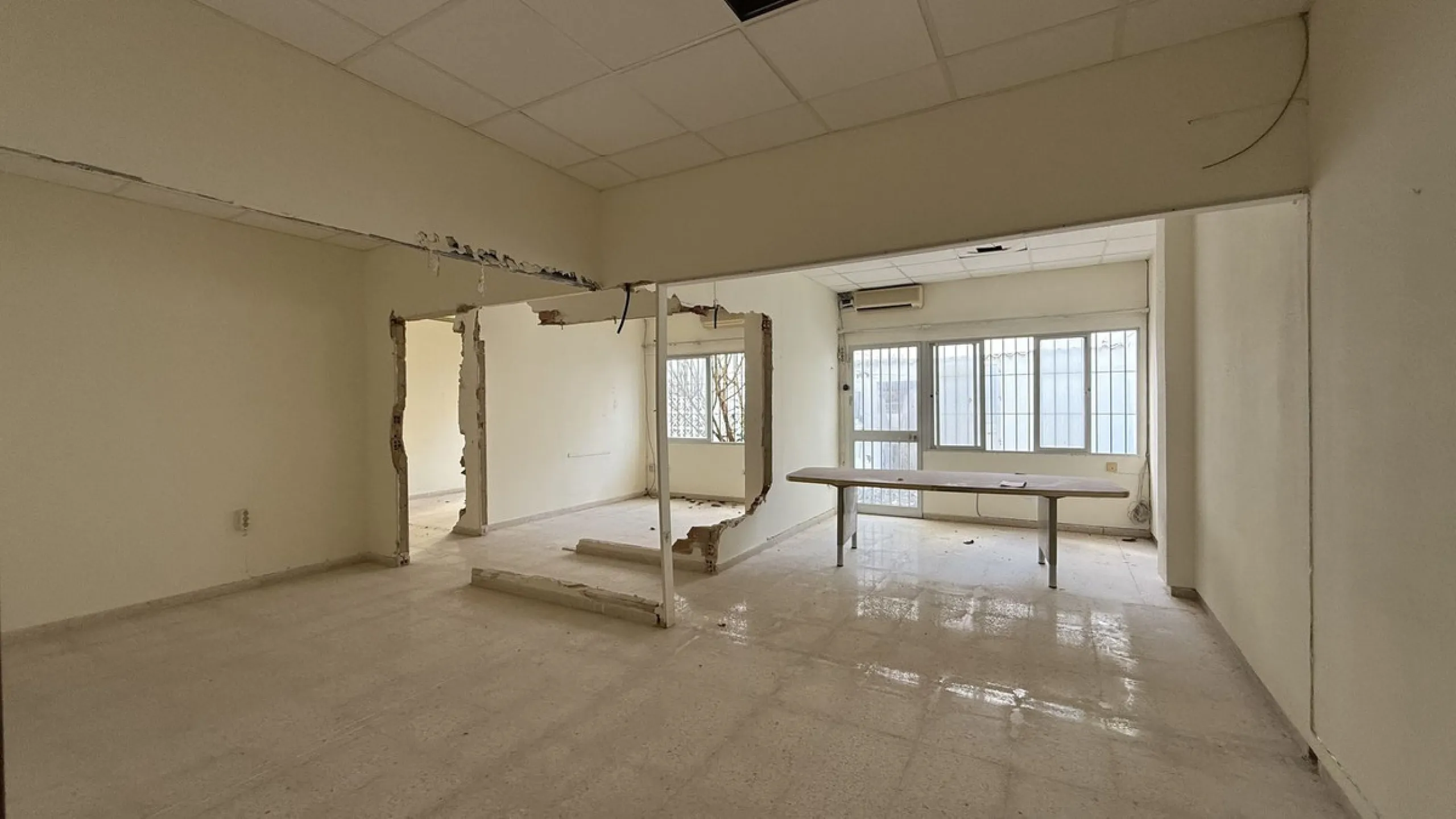Here you can create something unique and  truly spectacular on 319 m² of interior space plus 120 m² of terrace with the potential to become something totally amazing or just making a good investment building several apartments. The location is in one of t