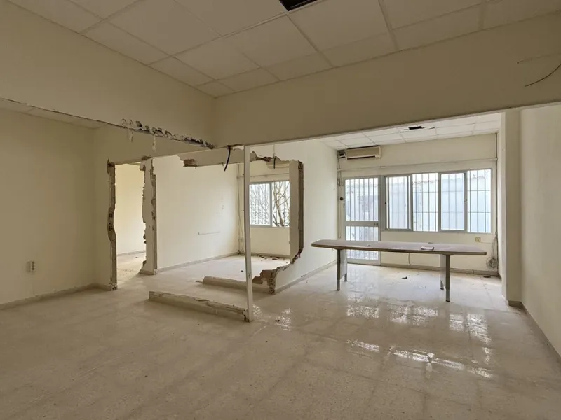 Here you can create something unique and  truly spectacular on 319 m² of interior space plus 120 m² of terrace with the potential to become something totally amazing or just making a good investment building several apartments. The location is in one of t