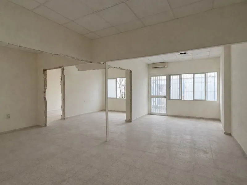 Here you can create something unique and  truly spectacular on 319 m² of interior space plus 120 m² of terrace with the potential to become something totally amazing or just making a good investment building several apartments. The location is in one of t