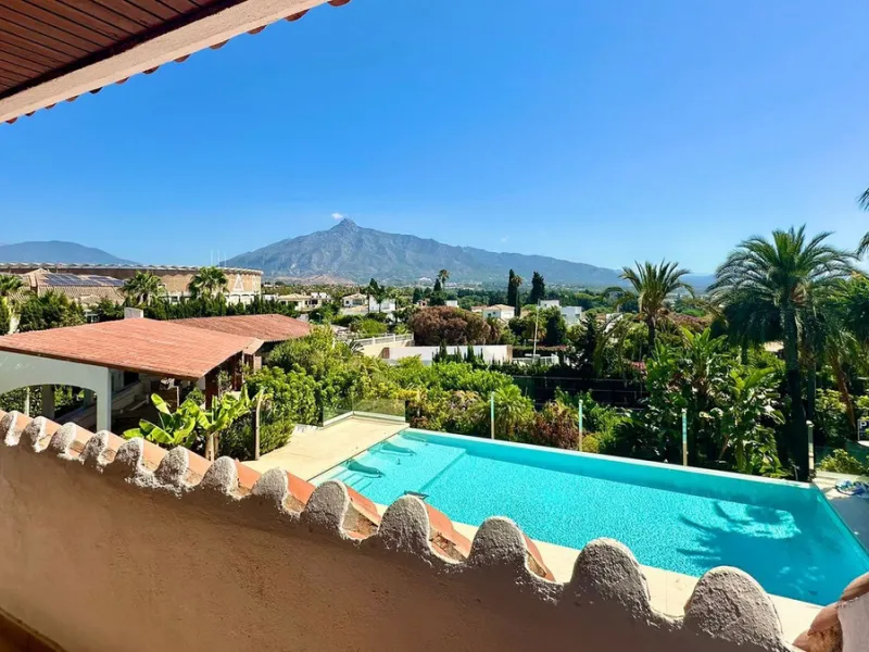 House - Detached Villa в продаже в Marbella, Málaga. В доме 7 спален и 8 ванных комнат. Площадь дома 834 м². Площадь участка 4348 м²