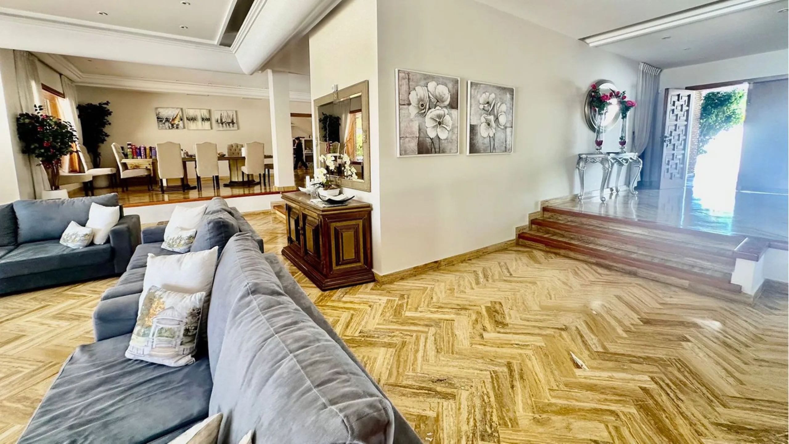 Attention investors/developers. Exclusive property in a privileged location that makes it unique on the market, just 200 metres from Puerto Banús.