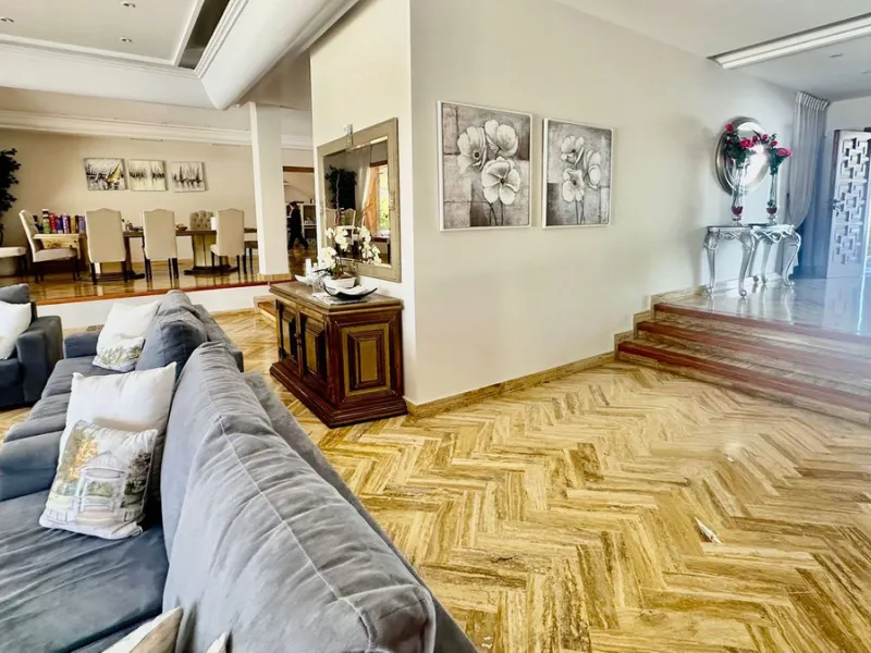 Attention investors/developers. Exclusive property in a privileged location that makes it unique on the market, just 200 metres from Puerto Banús.