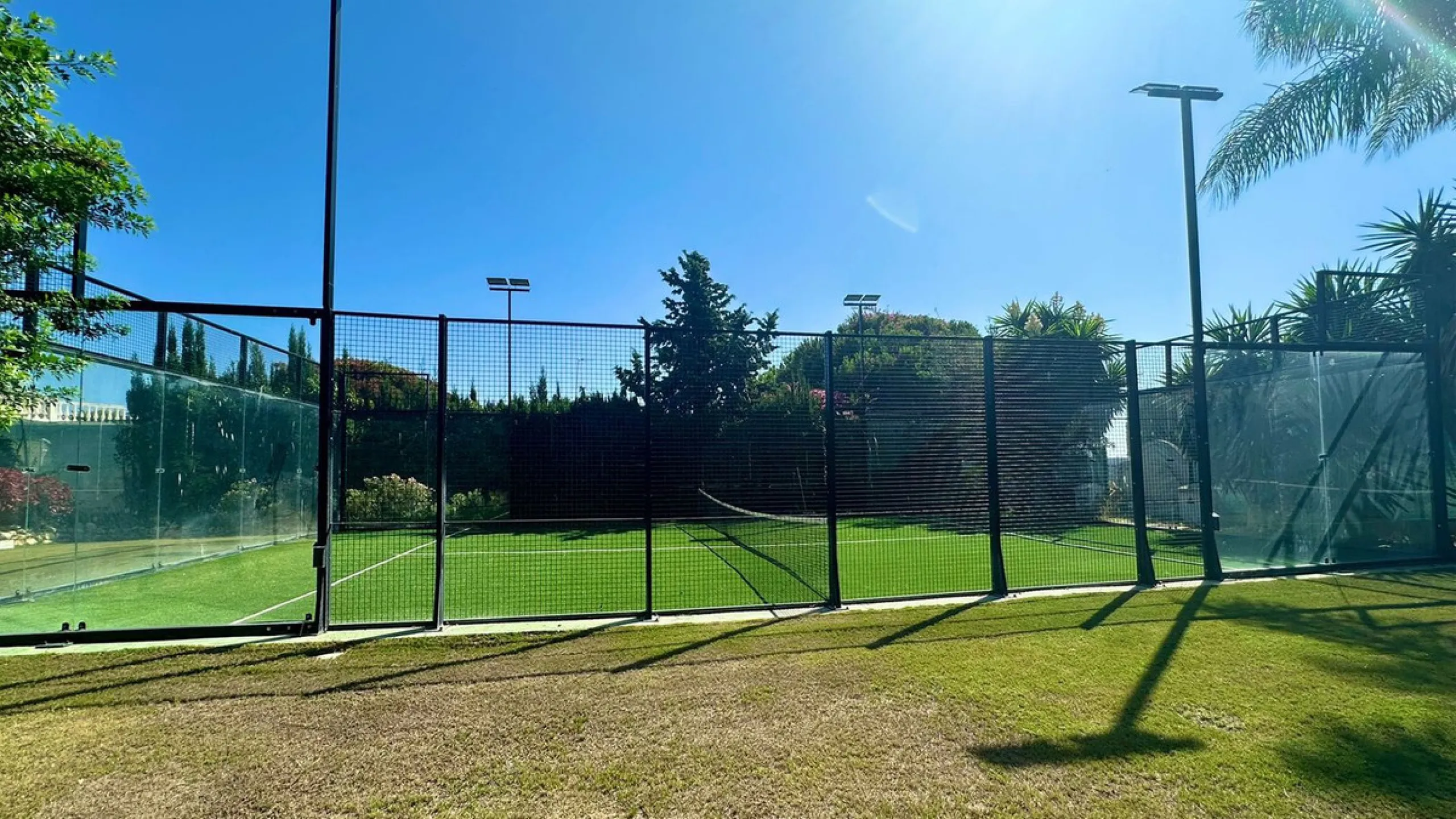 Attention investors/developers. Exclusive property in a privileged location that makes it unique on the market, just 200 metres from Puerto Banús.