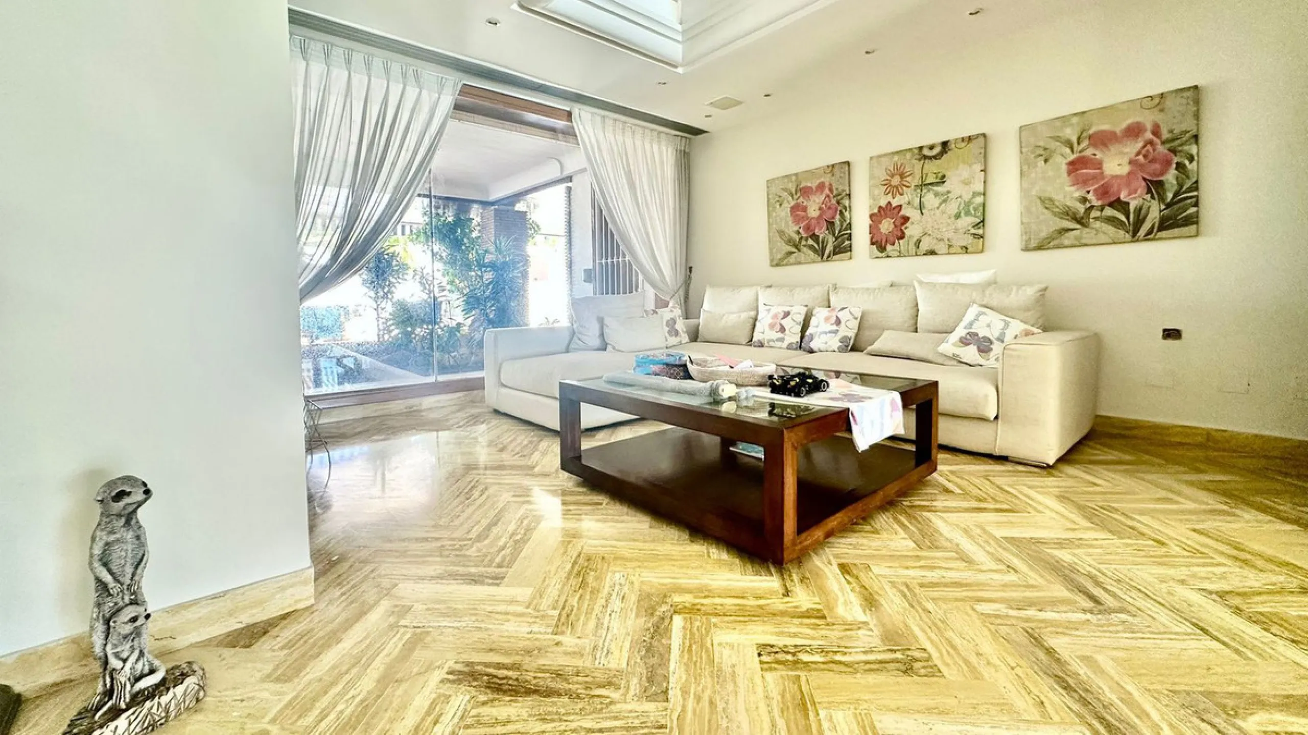 Attention investors/developers. Exclusive property in a privileged location that makes it unique on the market, just 200 metres from Puerto Banús.