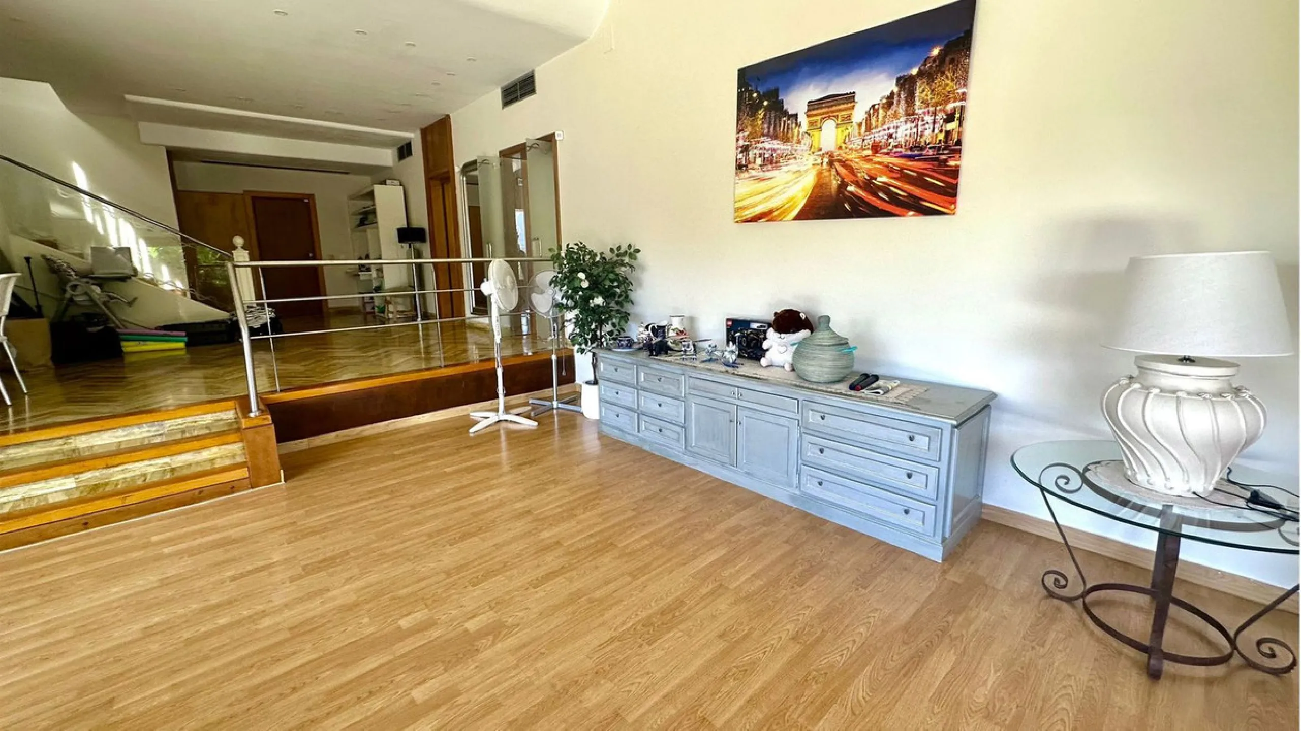 Attention investors/developers. Exclusive property in a privileged location that makes it unique on the market, just 200 metres from Puerto Banús.